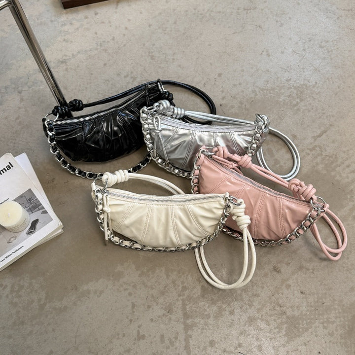 Damen Umhängetasche mit elegantem Kettenverlauf und hochglänzendem Finish Nord Taschen