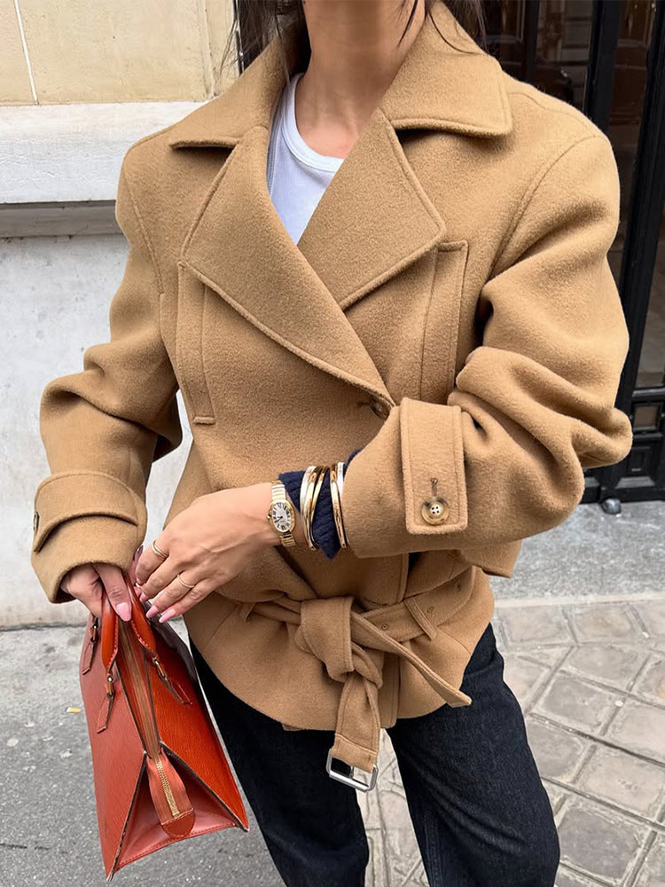 Damen Taillierter Wollmix-Kurzmantel mit Bindegürtel, breitem Revers und Knopfmanschetten Nord Taschen