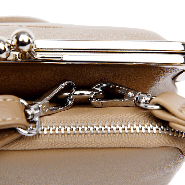 Damen Clutch mit dekorativem Metallverschluss Nord Taschen