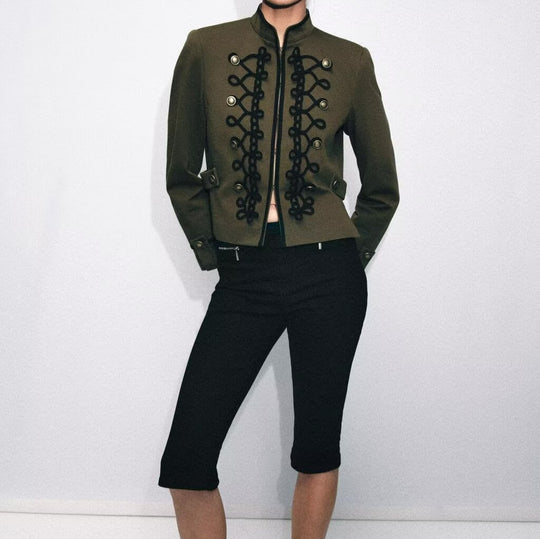 Damen Kurzjacke im Militärstil mit Stehkragen und dekorativer Kordierung Nord Taschen