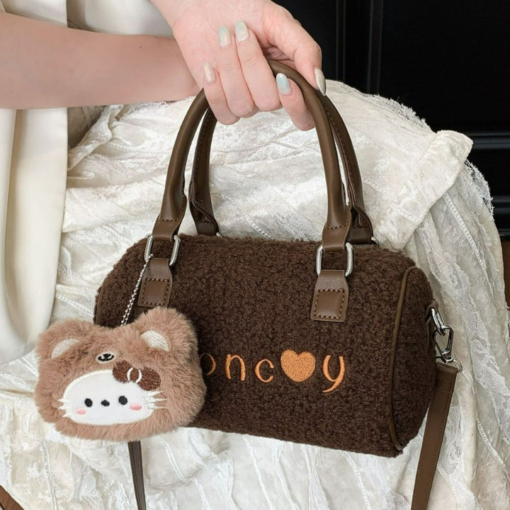Damen Handtasche mit weichem Teddydesign und abnehmbarem Plüschanhänger Nord Taschen