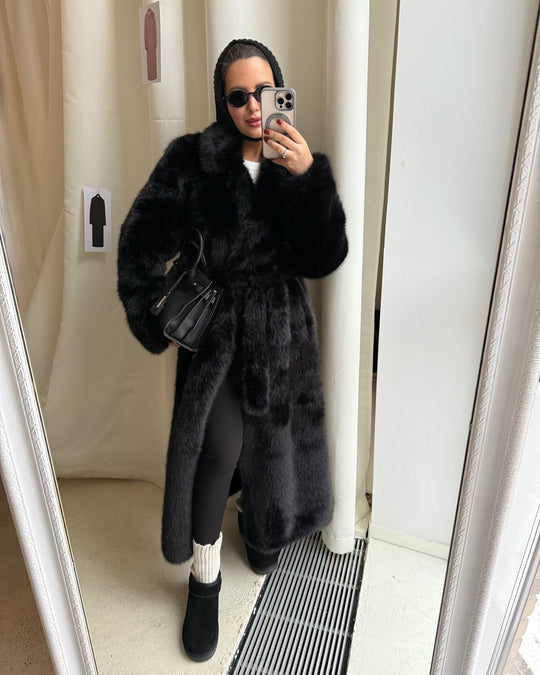 Damen eleganter langfloriger Kunstpelzmantel mit Kapuze und taillierter Silhouette Nord Taschen