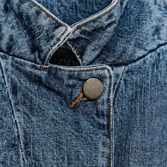 Damen Boxy Cropped Denimjacke mit Mandarin-Kragen, asymmetrischer Knopfblende und Fransenabschluss Nord Taschen