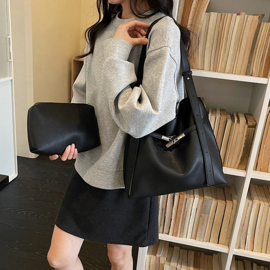 Damen Hobo-Tasche aus hochwertigem glatt genarbtem Kunstleder mit stilvoller Schnalle Nord Taschen
