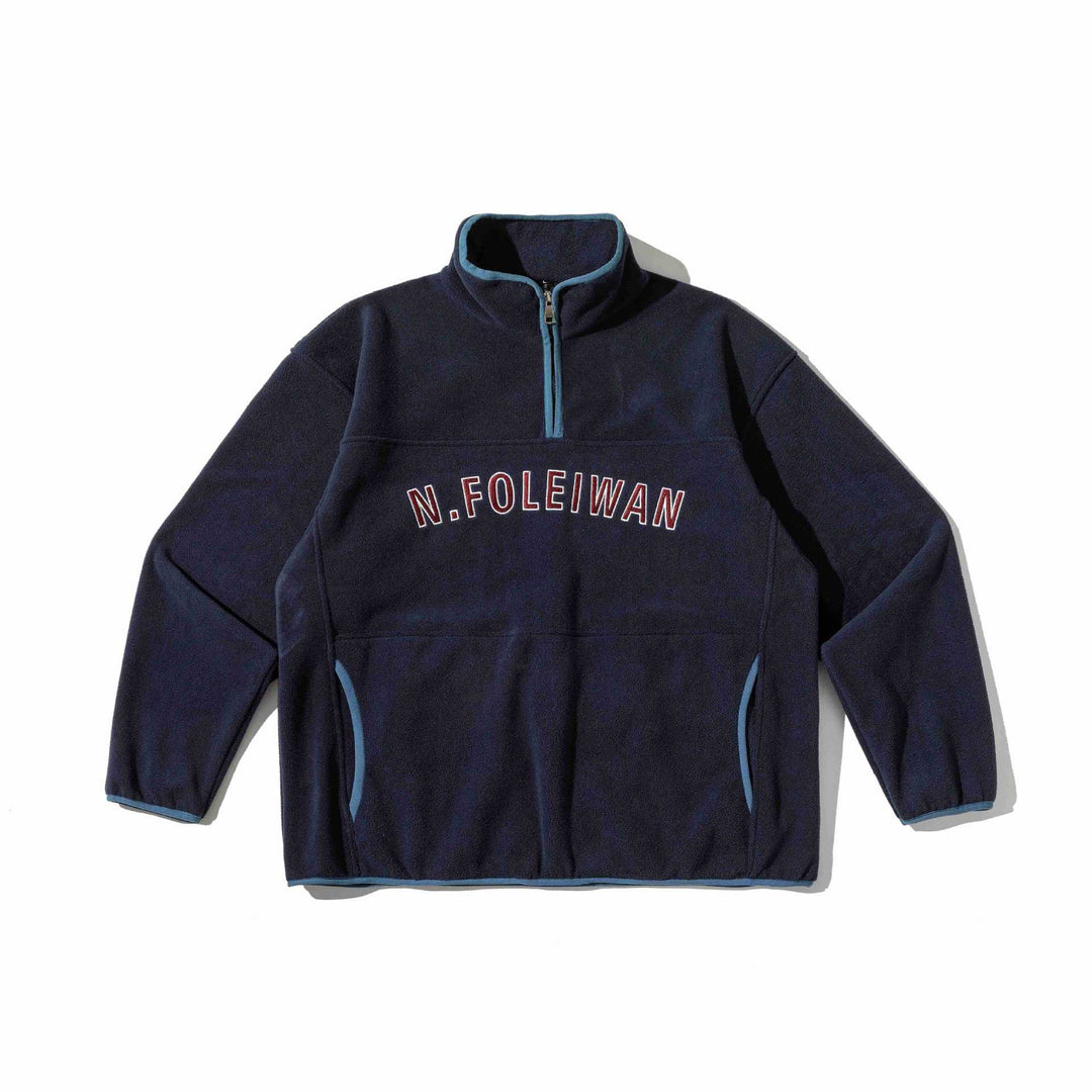 Unisex Fleece-Pullover mit halbhohem Reißverschluss, Kängurutasche und Collegestyle-Stick Nord Taschen
