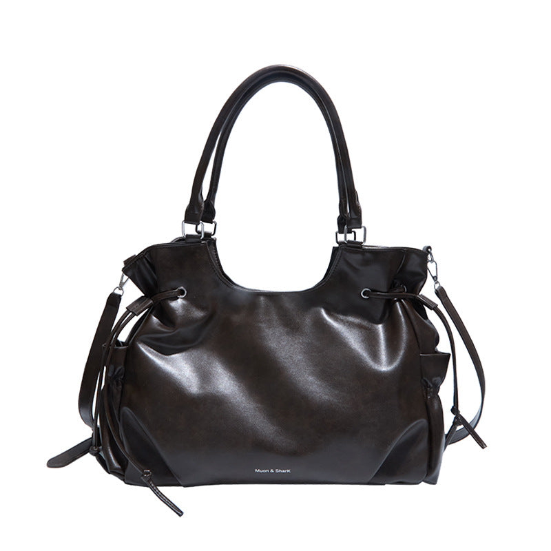 Damen Schultertasche mit modernen Raffungselementen Nord Taschen