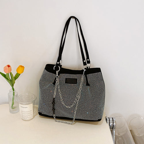 Damen Glamouröse Handtasche mit Kettenverzierung Nord Taschen