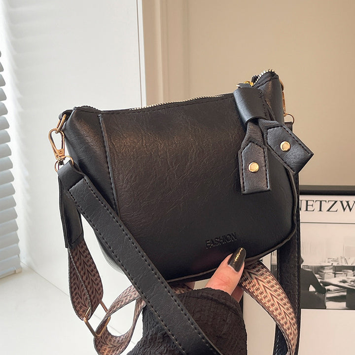 Damen Umhängetasche mit elegantem Obermaterial in hochwertiger Lederoptik Nord Taschen