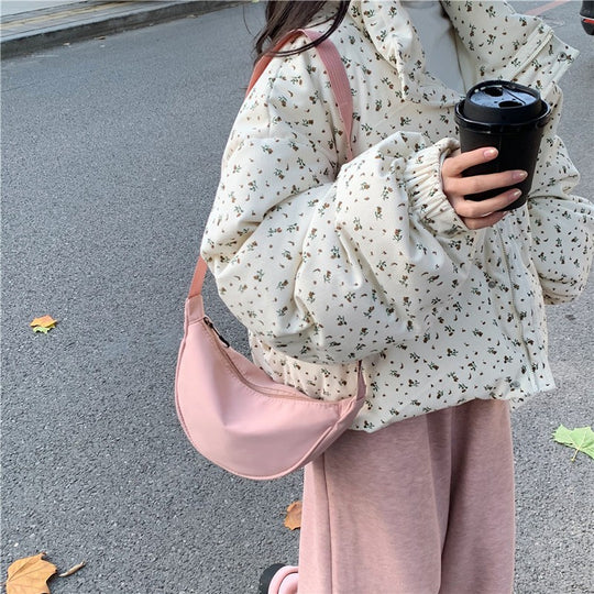 Damen praktische Umhängetasche mit geschwungenem Design Nord Taschen
