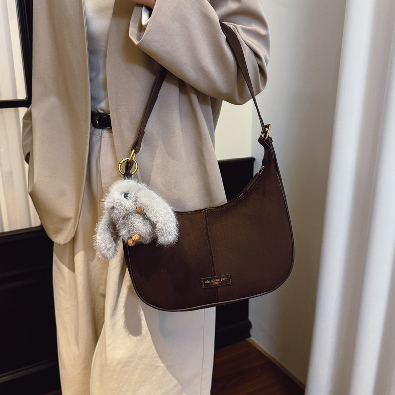 Damen modische Schultertasche mit flauschigem Anhänger Nord Taschen