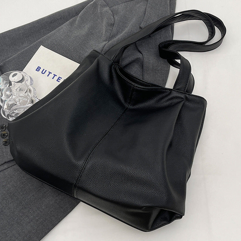Damen Tragetasche mit weichem Kunstleder und praktischen Innenfächern Nord Taschen