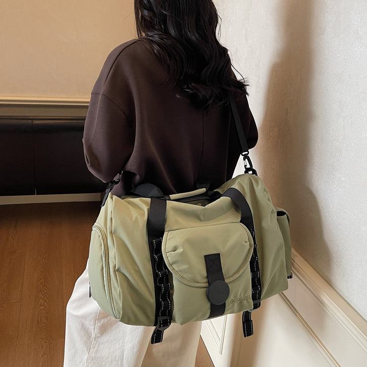 Damen Sporttasche mit praktischem Schultergurt und geräumigem Innenfach Nord Taschen