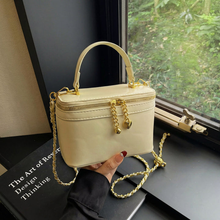 Damen Clutch mit dekorativen Kettenakzenten Nord Taschen