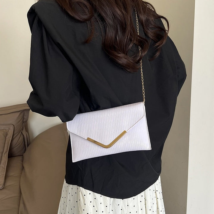 Damen elegante Clutch mit strukturiertem Obermaterial und goldenen Akzenten Nord Taschen