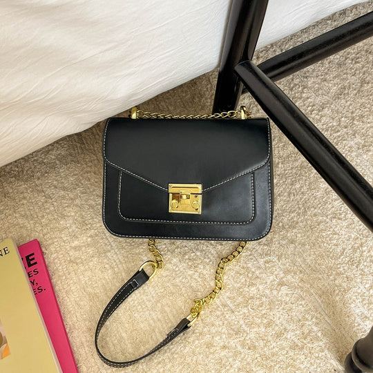 Damen Umhängetasche mit klassischem Klappverschluss und luxuriöser Kettenverzierung Nord Taschen