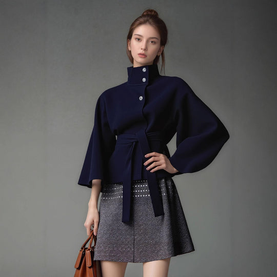 Damen Kurzcape-Jacke mit hohem Stehkragen, Bindegürtel und kastiger Silhouette Nord Taschen