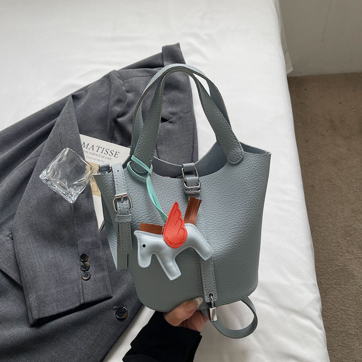 Damen Hobo-Tasche mit einzigartigem Tieranhänger und praktischem Tragegurt Nord Taschen