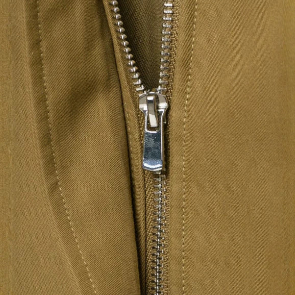 Damen Taillierte Kurzjacke mit Schößchen und Stehkragen Nord Taschen