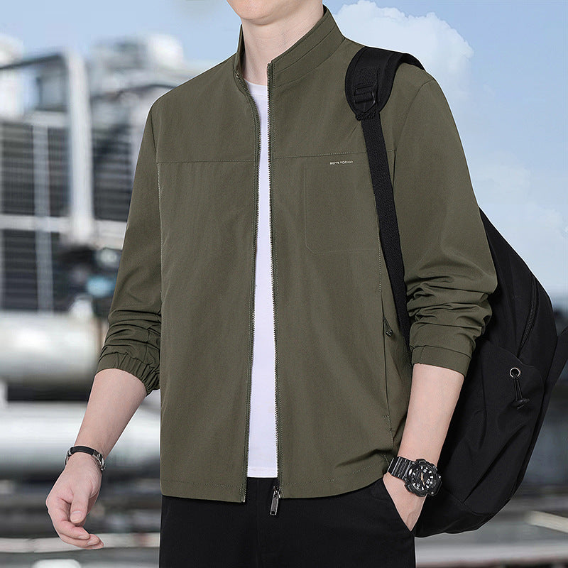 Herren Minimalistische Komfort-Trainingsjacke mit Stehkragen, windabweisendem Softshell-Material und verdeckten Reißverschlusstaschen Nord Taschen