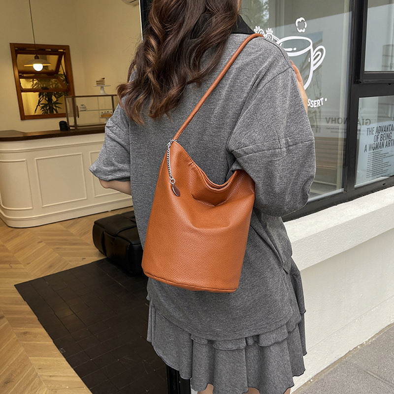 Damen Hobo-Tasche mit schickem Design und praktischen Details Nord Taschen
