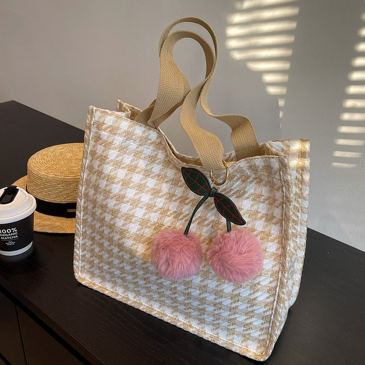 Damen Jute-Tasche mit modernem Hahnentritt-Muster und verspieltem Pompon Nord Taschen
