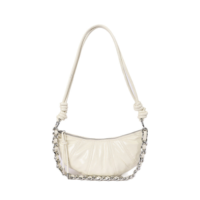 Damen Umhängetasche mit elegantem Kettenverlauf und hochglänzendem Finish Nord Taschen