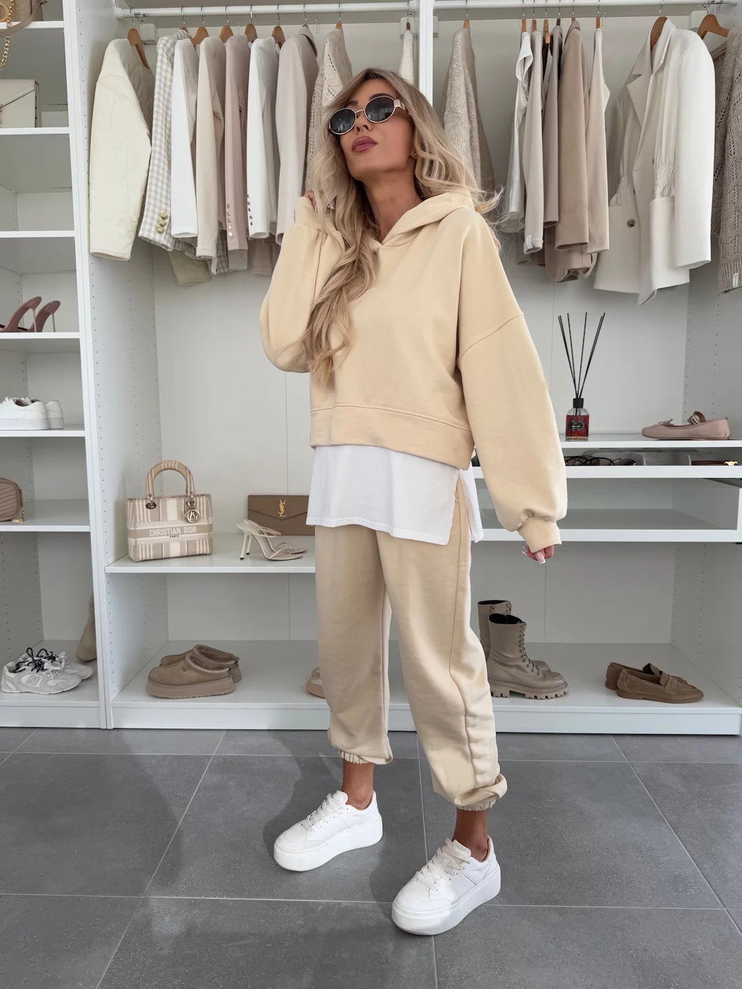 Damen Cropped-Hoodie-Lounge-Set mit asymmetrischem Saum, voluminösen Raglanärmeln und gekrempelter Jogginghose Nord Taschen