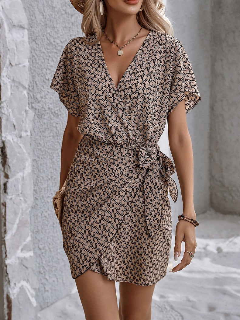 Damen Wickelkleid mit schmeichelndem Muster und Bindegürtel