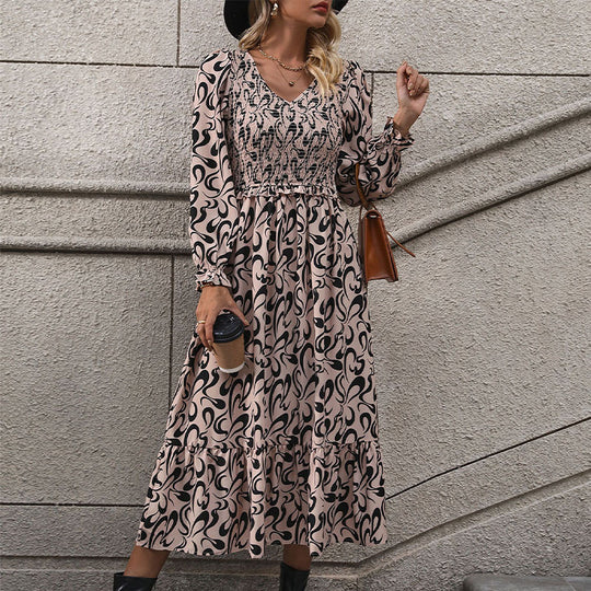 Damen Maxikleid mit Smok-Einsatz, V-Ausschnitt und Volantstufen Nord Taschen