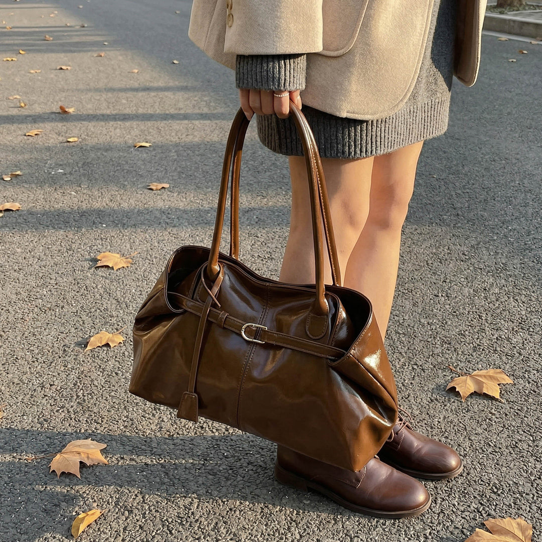 Damen elegante Handtasche mit glänzendem Finish Nord Taschen
