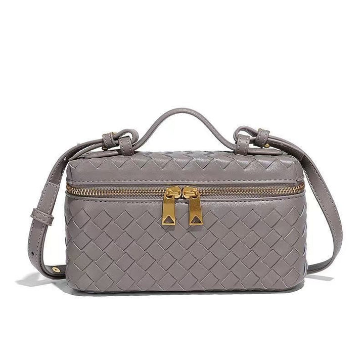 Damen Umhängetasche aus hochwertigem geflochtenem Leder mit eleganter Kettenapplikation Nord Taschen