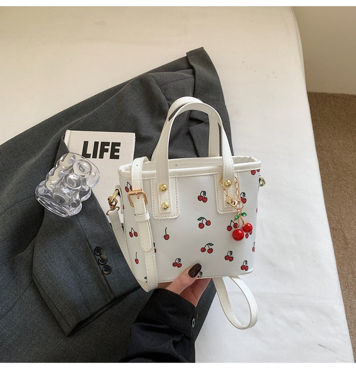 Damen kleine Handtasche mit verspieltem Kirschmotiv Nord Taschen
