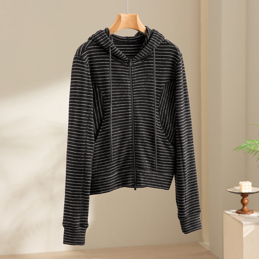 Damen Gestreifte Kapuzen-Zip-Strickjacke mit Eingrifftaschen und schmalem Rippbündchen Nord Taschen