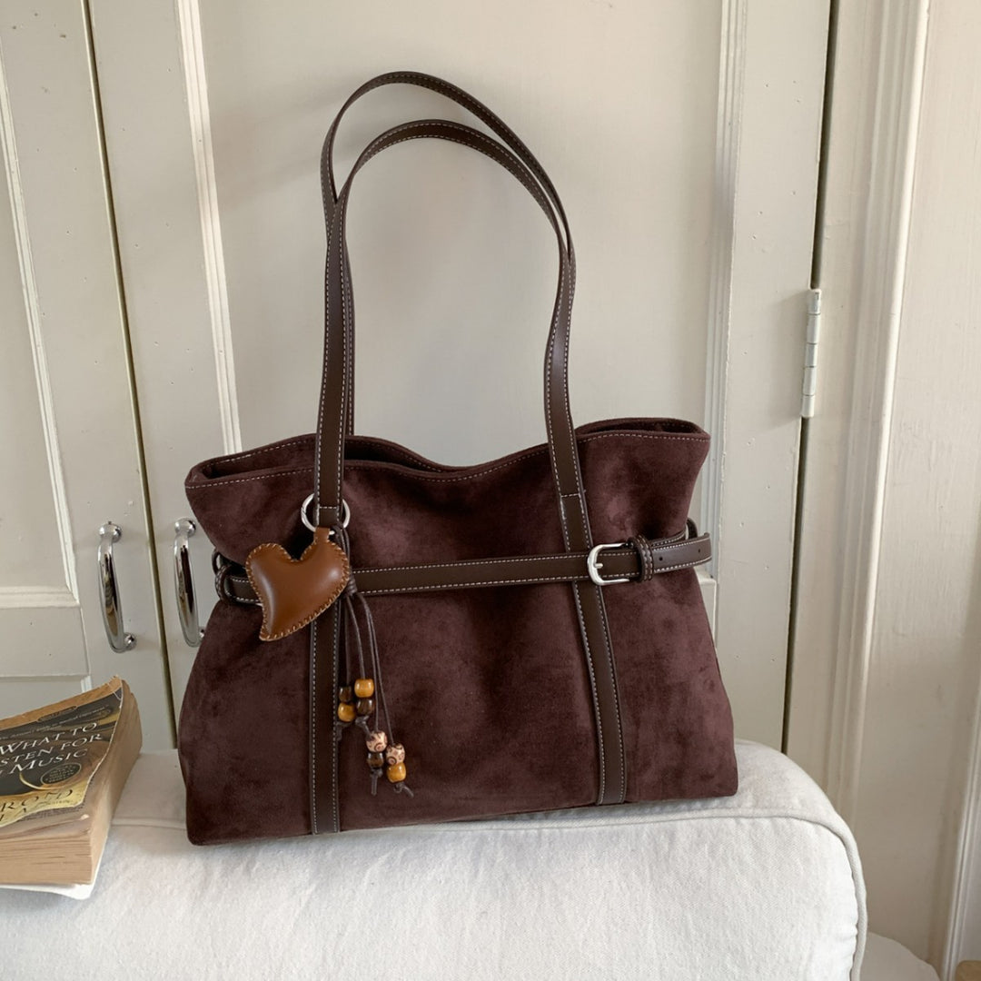 Damen modische und geräumige Handtasche mit charmantem Anhänger Nord Taschen