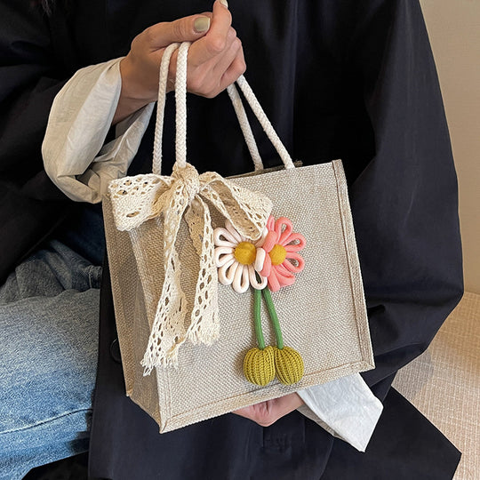 Damen Jute-Tasche mit dekorativer Blumenapplikation und verspieltem Schleifenverschluss Nord Taschen