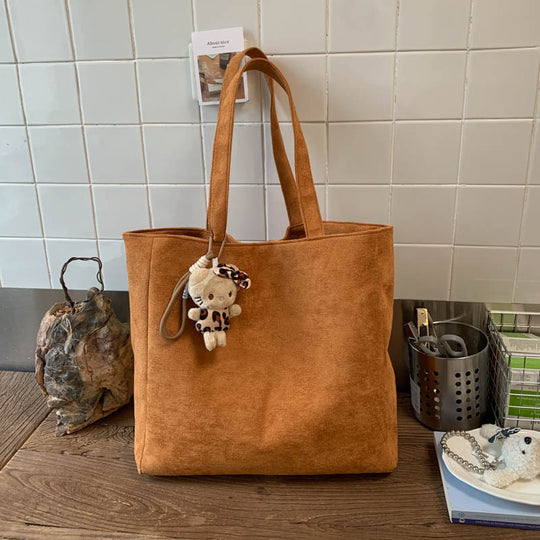 Damen stilvolle Schultertasche aus hochwertigem Wildleder mit süßem Anhänger Nord Taschen