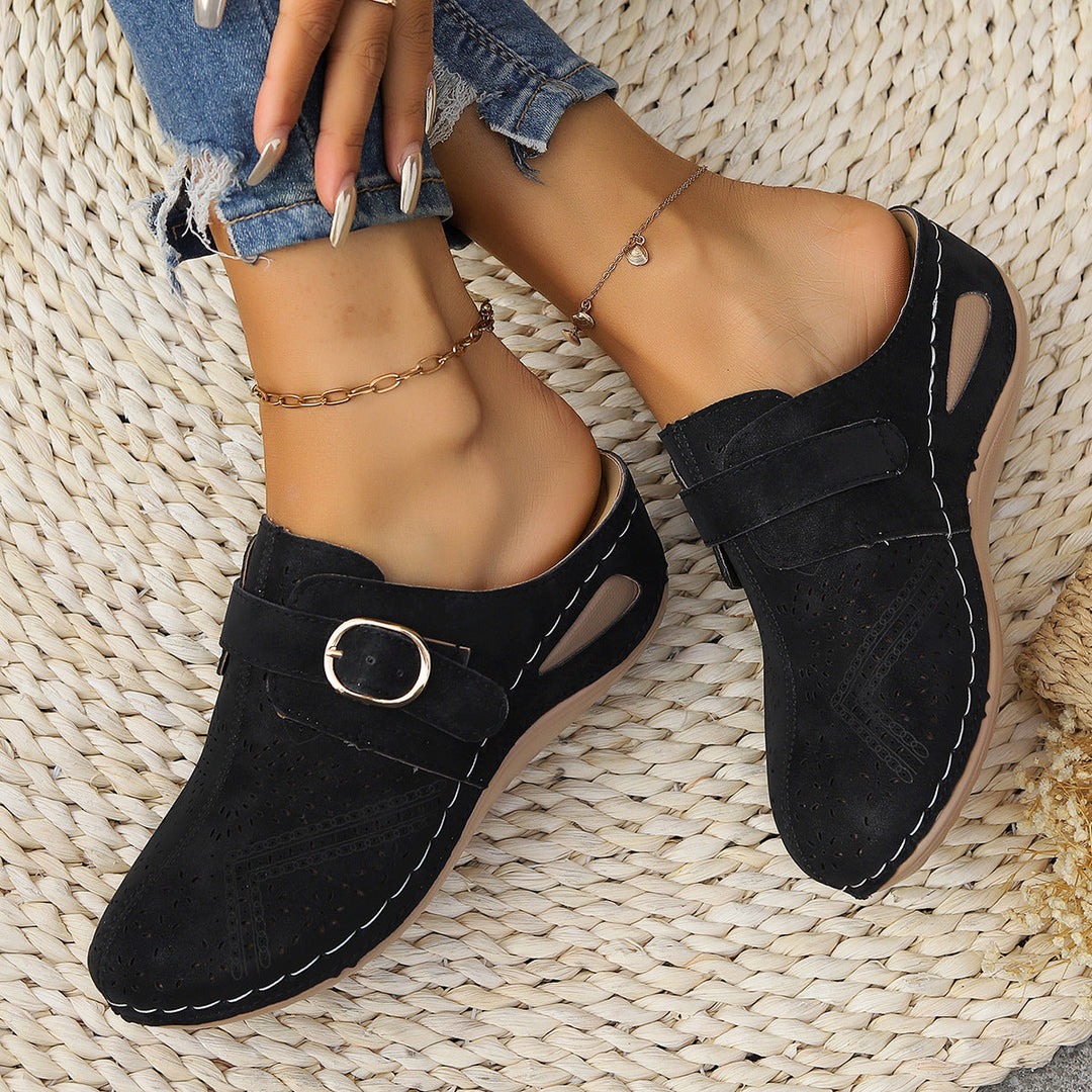 Damen geschlossene Clogs mit dekorativen Lochmustern und eleganter Schnalle Nord Taschen