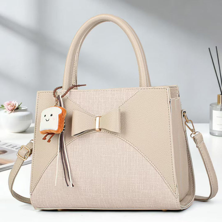 Damen elegante Handtasche mit Schleifenakzent und verspieltem Anhänger Nord Taschen