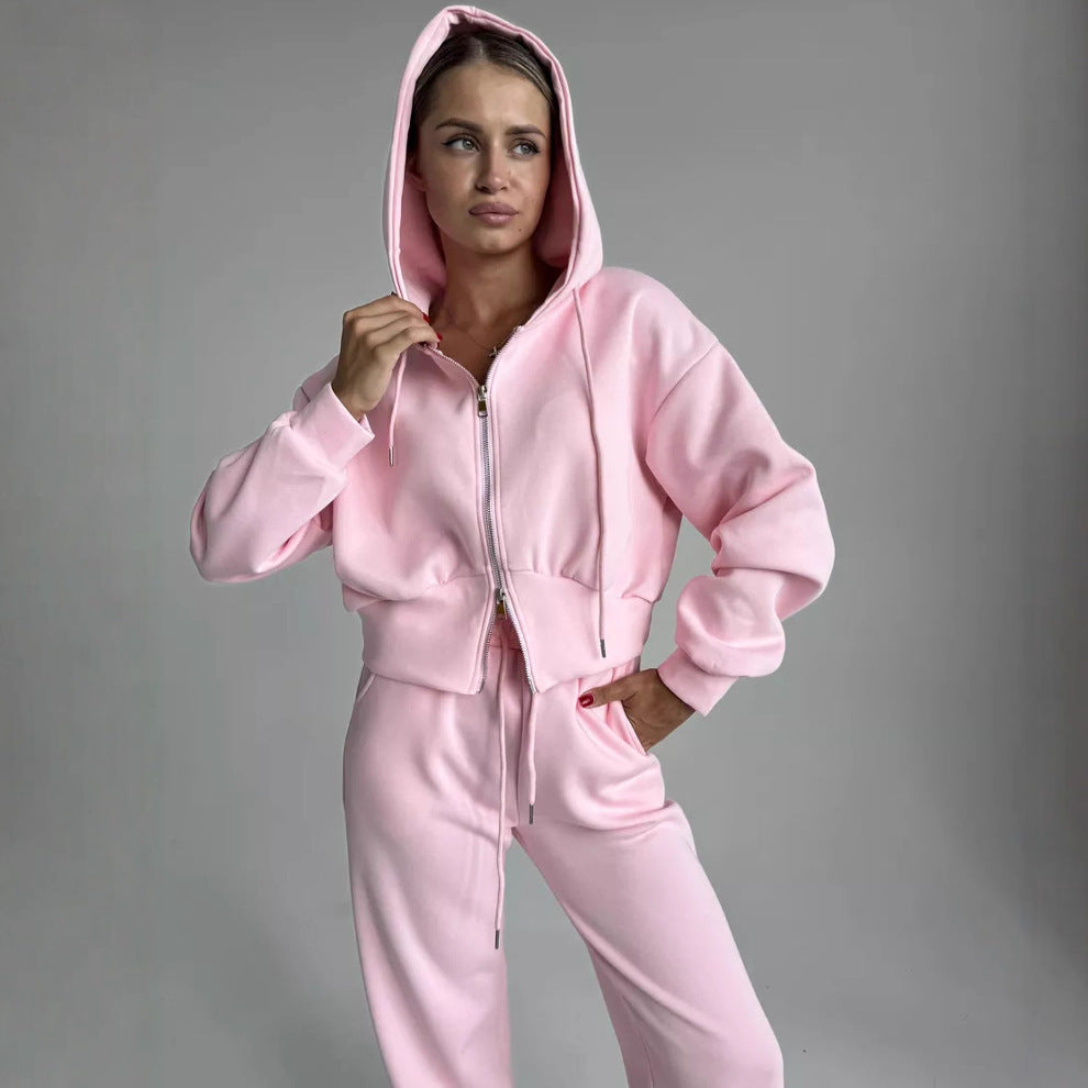 Damen gekürzte Zip-Kapuzenjacke mit formender Taillennaht und relaxed High-Waist Loungehose Nord Taschen