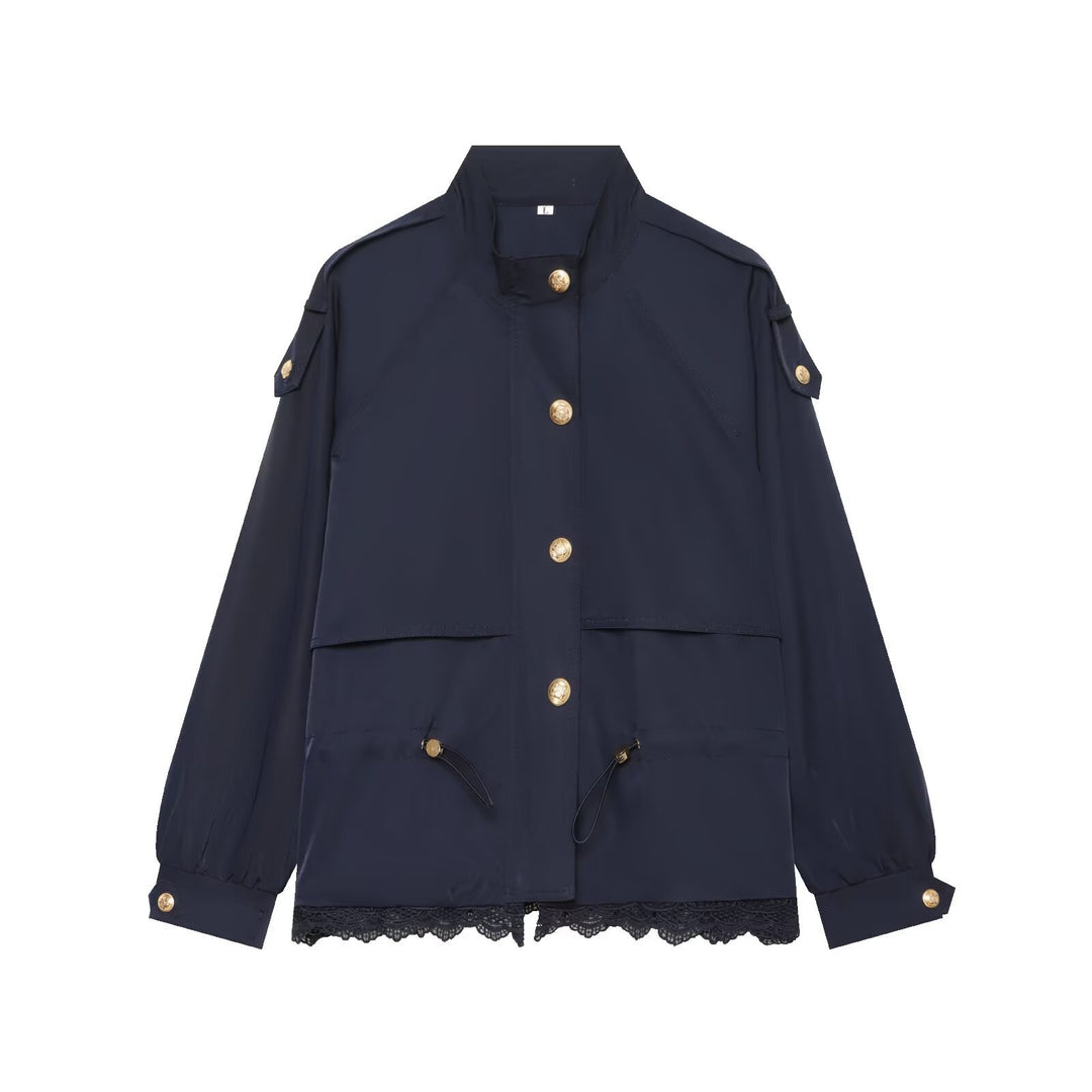 Damen 50+ taillierte Utility‑Blousonjacke mit Stehkragen, Kordelzugtaschen und Spitzenbesatz Nord Taschen