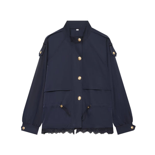 Damen 50+ taillierte Utility‑Blousonjacke mit Stehkragen, Kordelzugtaschen und Spitzenbesatz Nord Taschen