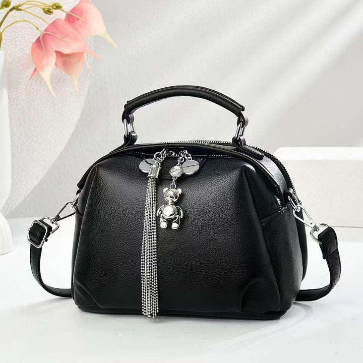 Damen Handtasche mit dekorativem Teddy-Anhänger und strukturierter Oberfläche Nord Taschen
