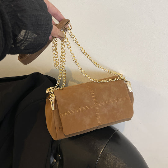 Damen elegante Umhängetasche aus hochwertigem Wildleder mit goldenen Kettenakzenten Nord Taschen
