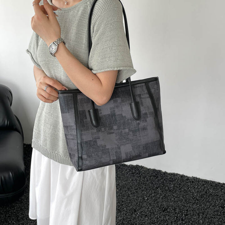Damen Tragetasche mit strukturiertem Kunstleder und raffinierten Details Nord Taschen