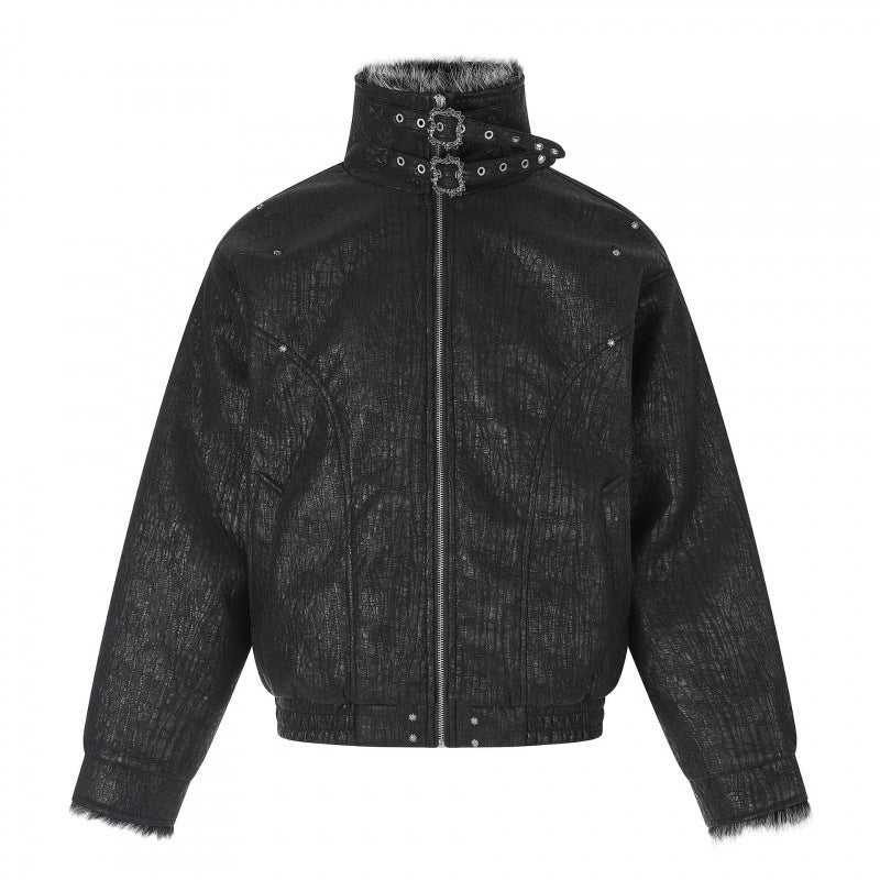 Herren Kurze Biker-inspirierte Kunstleder-Bomberjacke mit Nieten, doppeltem Schnallenkragen und Teddyfutter Nord Taschen