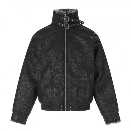 Herren Kurze Biker-inspirierte Kunstleder-Bomberjacke mit Nieten, doppeltem Schnallenkragen und Teddyfutter Nord Taschen