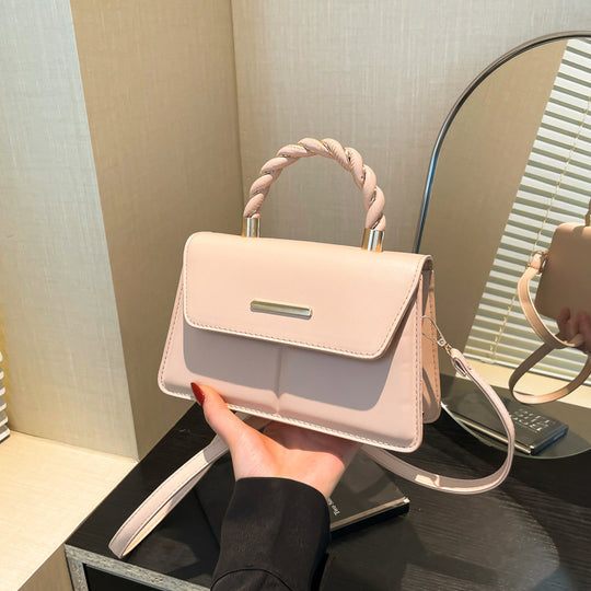 Damen Umhängetasche mit doppeltem Trageriemen und elegantem Metallverschluss Nord Taschen