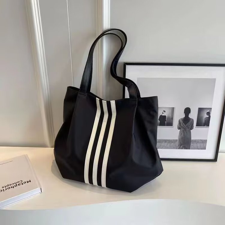 Damen Einkaufstasche mit funktionalen Seitentaschen Nord Taschen