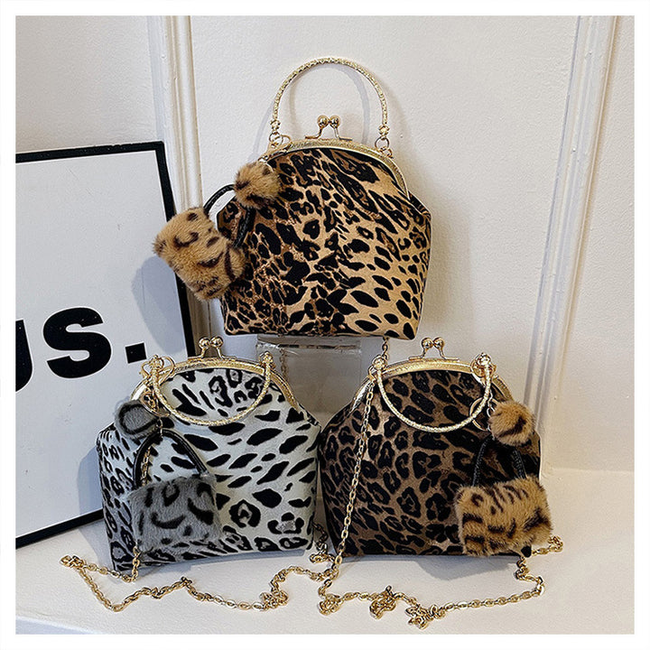 Damen Handtasche im Leopardenmuster mit goldenem Akzent Nord Taschen
