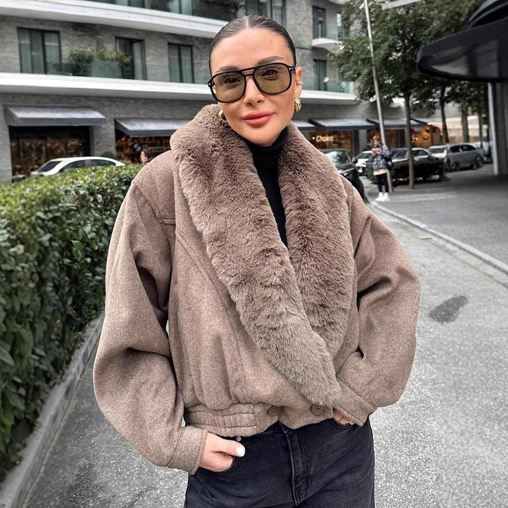 Damen Kurzjacke mit voluminösem Kunstfell-Schalkragen und elastischem Saum Nord Taschen